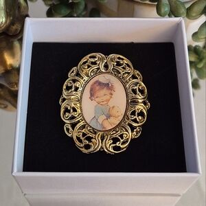 Vintage Teddy & Girl Gold Cameo Brooch